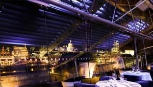 Partia si urobila niekoľkodňový veľký žúr v hoteli, vysoký účet nemal kto zaplatiť