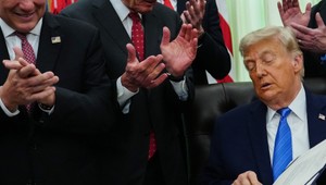 Nové odhalenie o Trumpovi a Epsteinovi. V Bielom dome vraj zavládla panika