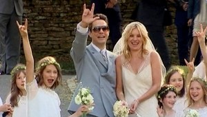 S cigaretkou v ústach! Rebelka Kate Moss (38) sa vydala