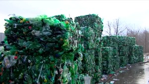 Zálohovanie PET fliaš sa nepáči Zväzu obchodu