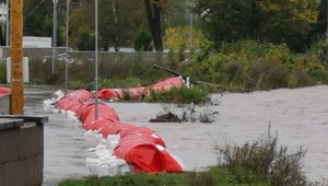 Pre tieto okresy a kraje platia výstrahy. Naďalej treba počítať s výdatným dažďom