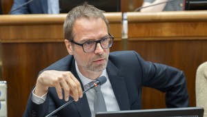 Poslanec Tomáš Szalay vypovedal na polícii kvôli očkovaniu na COVID-19