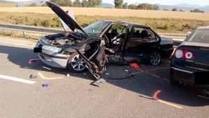 Tragické ráno na križovatke. Mladík(20) vrazil do idúceho auta