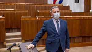 Poslanec Kuriak prekvapil rečami o vojne i Zelenskom: Názorovo aj intelektuálne je podobný Tabák, hovorí odborník