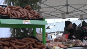 Obyvatelia Fintíc zažili atmosféru tradičnej zabíjačky na nádvorí kaštieľa