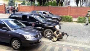 Ozbrojenci z Mukačeva utiekli, Turčynov vyzval k čistke