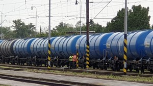 Tragédia v Senci. Mladíka na železničnej stanici zasiahol prúd z trakčného vedenia