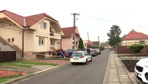 Rodinná tragédia: Žena bodla nožnicami muža do krku a siahla si na život. Manžel prežil