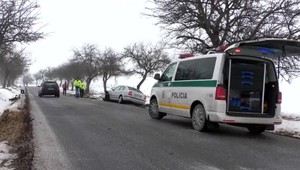Poľadovica na Spiši. Nehodu mali aj hasiči