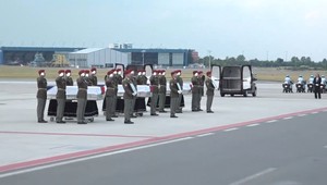 Armádny špeciál priviezol do Česka pozostatky troch zabitých vojakov