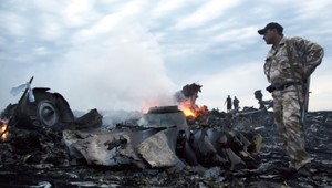 Príčinu pádu boeingu niekto maskoval, naznačujú experti. Pilota ktosi pitval