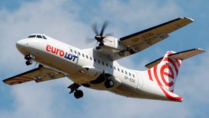 V Prahe núdzovo pristálo lietadlo, 40 ľudí skončilo v nemocnici