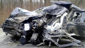 AUTENTICKÉ ZÁBERY. Čelná zrážka za Bytčou, dvaja mŕtvi