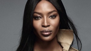 Takmer 50-ročná Naomi Campbell sa vyzliekla do naha