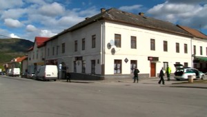 Muža, ktorý mal podrezať družku, budú stíhať väzobne