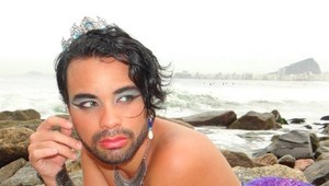 Extravagantný muž má šialenú úchylku: Neuveríte, kým ho neuvidíte od pása nadol