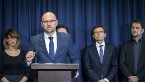 NAŽIVO: Opozícia vyčíslila česť sudcov