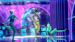 Ufon zhodil masku! TÚTO celebritu by ste pod ňou rozhodne nečakali!