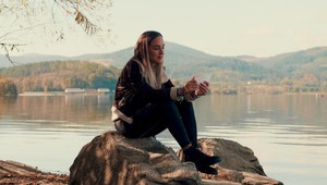 Dojemný sesterský klip: Slávka Tkáčová v novinke ukazuje anjelov v ľudskej podobe