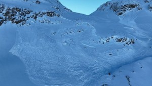 Lyžovačka skončila tragédiou: Lavína zabila v rakúskych Alpách 40-ročného Slováka