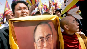 Synovec dalajlámu mŕtvy! Zabili ho počas pochodu za Tibet