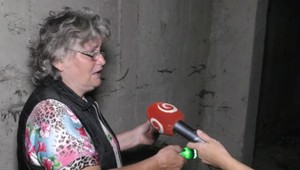 Onkologická pacientka má v každej izbe popraskané steny. Môže za to suterén