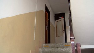 Susedia počuli z bytu hlasné výkriky. Krátko na to v ňom našli záchranári zakrvaveného muža