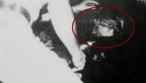 Fotografia umierajúcej Diany? Film o jej smrti v Británii odmietajú!