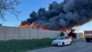 Požiar haly pri Nitre: Vo vnútri sa nachádzali plynové bomby