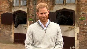 Preriekol sa?! Harry mal naznačiť meno syna