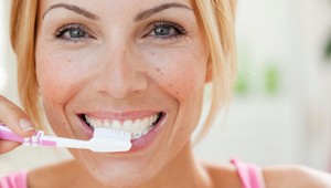 Zubár prezradil 3 veci, ktoré nám ničia zuby: Ak túžite po zdravom chrupe, nerobte TO