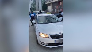 Dvoch mužov s drogami zadržali policajti na najväčšom považskobystrickom sídlisku