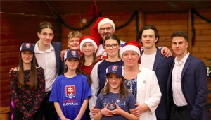 Štedrá večera pre hokejistov: Takto Slováci oslávili vo Švédsku Vianoce