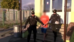 Muž okrem družky a jej matky násilím ohrozil aj vlastnú dcérku