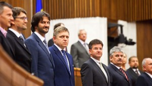 Vláda môže vládnuť, získala dôveru parlamentu