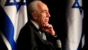 Šimon Peres (91) začínal ako jastrab, končí ako holubica