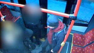 Týždeň trvalo, kým policajti vypátrali agresora z MHD