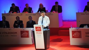 Minister financií Kažimír hovorí, že Smer otvoril okná a začína vetrať