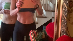 Neuveriteľné! Slávna modelka porovnala svoje brucho s maminým (74), genetika je jasná!