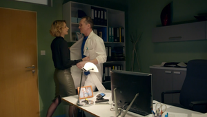 Na toto všetci čakali! Chladná kráľovná Zuzana zvedie kolegu: Noc plná vášne aj nečakaná návšteva!