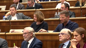 Šok počas rokovania parlamentu: Skolaboval poslanec z OĽaNO. Schôdza sa ruší, hlasovať sa bude až v utorok