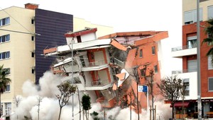 Po zemetrasení v Albánsku polícia zatkla 9 osôb. Prírodná katastrofa pripravila o život desiatky ľudí