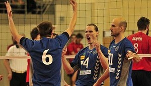 Na konci HUSTÉHO finále volejbalistov svietil víťazný policajný maják