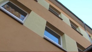 Žena vyskočila zo štvrtého poschodia. Podľa polície bola pod vplyvom alkoholu