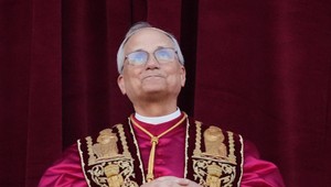 Pápež Lev XIV. strávil noc doma. Privítali ho susedia, ku ktorým patrí aj Slovák