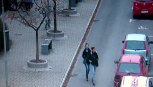 Pomôžte vypátrať zlodejky, ktoré kradli v obchode. Zachytila ich kamera