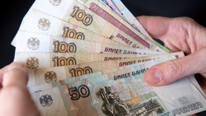 Firma poslala robotníkovi výplaty jeho 34 kolegov. Peniaze odmieta vrátiť