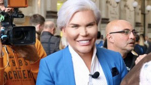 Minul majetok, aby vyzeral ako Ken. Teraz túži po zmene pohlavia