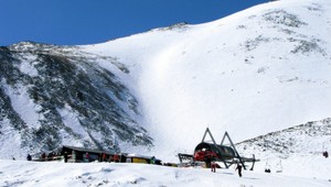 Spustili najťažšiu a najstrmšiu tatranskú zjazdovku, nájdete ju v Lomnickom sedle