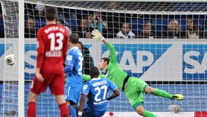 VIDEO. Fiasko! V bundeslige uznali gól cez dieru v bočnej sieti!